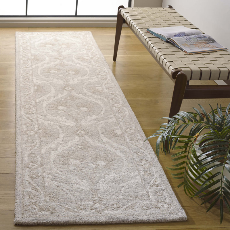 Anneriet Tufted Wool/Cotton Damask Rug in Silver/Ivory, Runner 2'3" x 8'