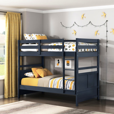 Lit simple au-dessus d'un lit superposé avec cadre en bois et garde-corps pour chambre à coucher contemporaine