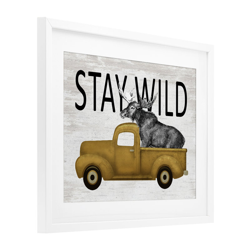«Stay Wild Moose Truck», reproduction sous verre encadrée, design par lettré et doublé, H 13 po x l 16 po, Cadre blanc côtier