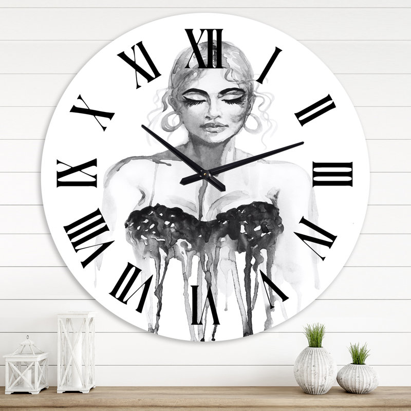 Portrait monochrome d'une femme portant une robe de soirée - horloge murale moderne, Surdimensionné