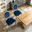 Chaise en bois massif avec garniture cloutée-129761693