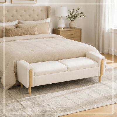 Fauteuil Lakehurst recouvert de chenille avec accoudoirs et pieds robustes