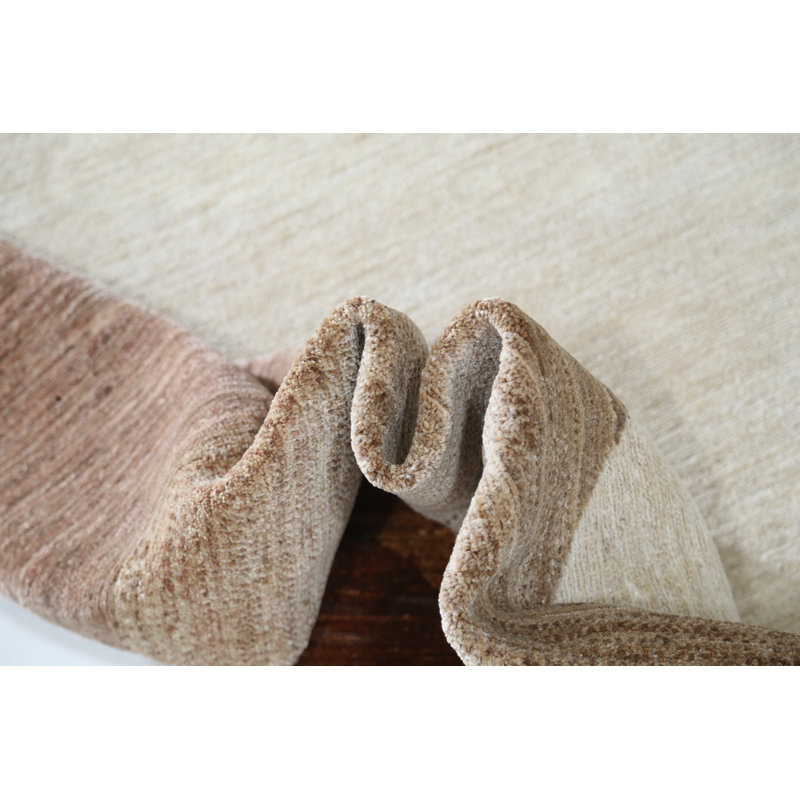 Tapis en laine beige, brun et ivoire noué à la main 6,6 x 8 pi