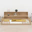 Lit minimaliste avec plancher en bois, chargeur USB et tablettes de rangement-134037036