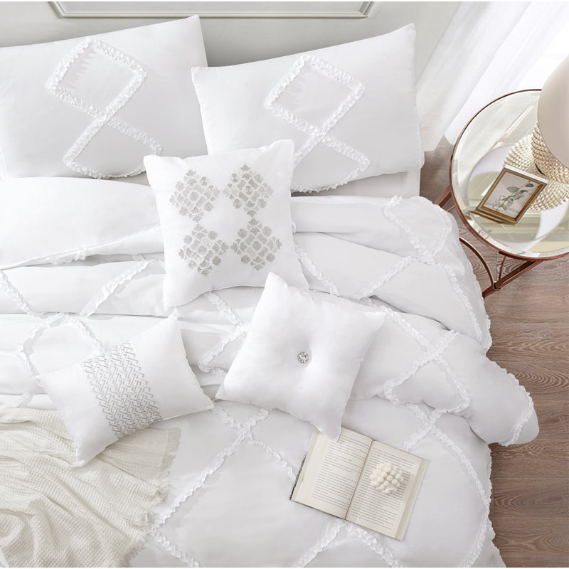 Alissar White Microfiber Queen 7-Piece Comforter Set