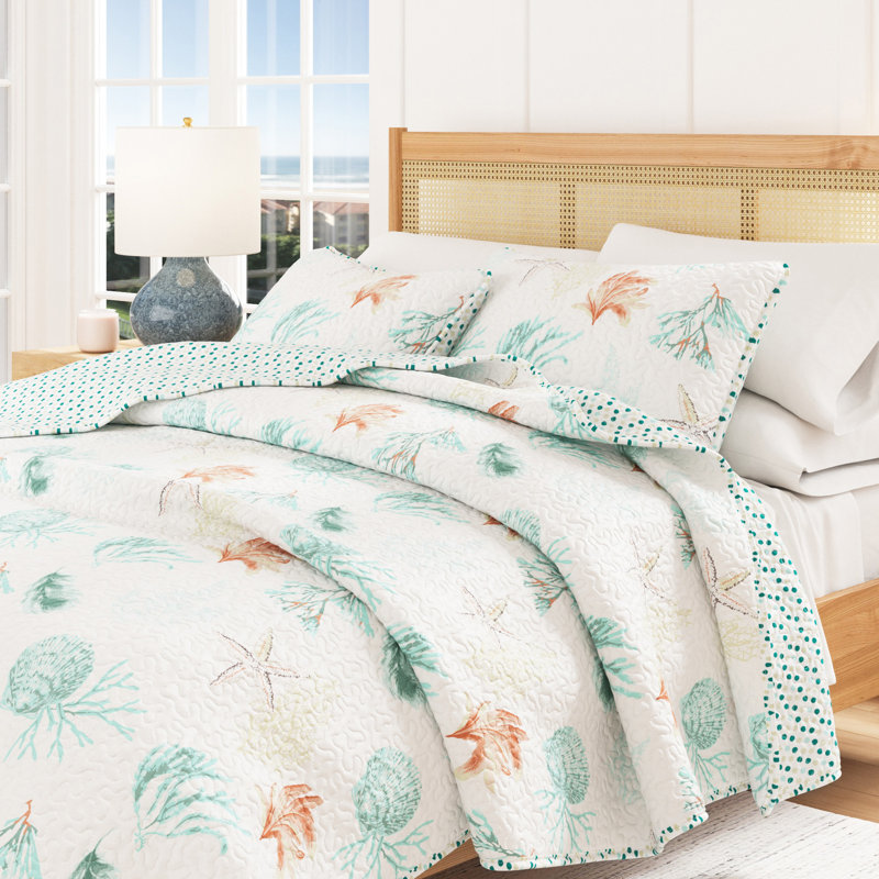 Bright Watercolor Coral Print Quilt Set with Shams, Twin / Twin XL Quilt + 1 Standard Sham