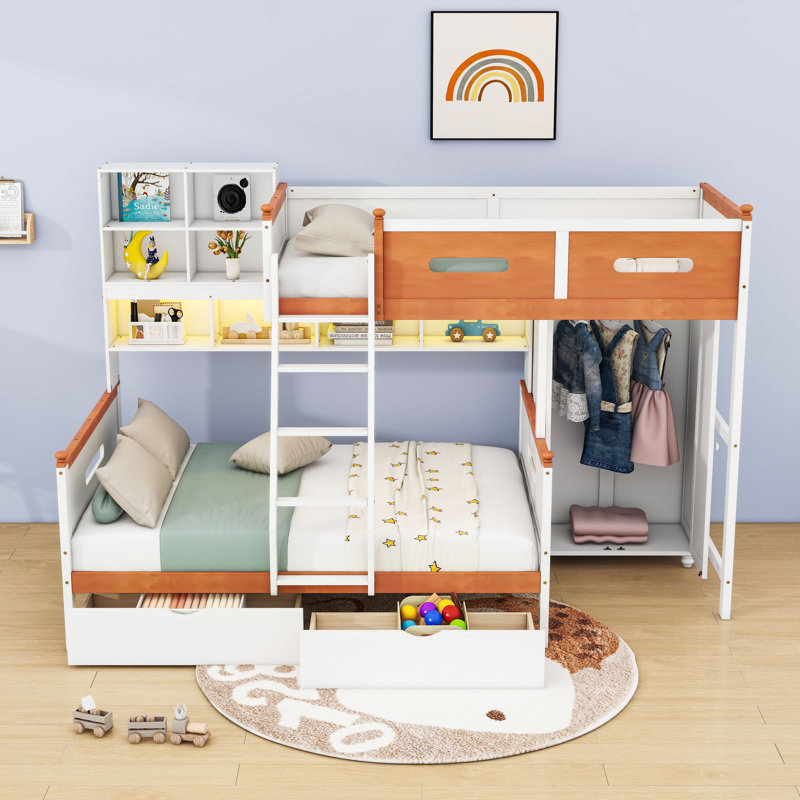Lit superposé simple au-dessus d'un lit double en bois avec tablettes à DEL intégrées et tiroirs