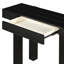 Table d'entrée en bois noir de style rustique et minimaliste, idéale pour le salon. Elle est munie d'un tiroir dissimulé et d'une prise électrique latérale. Montage en 30 minutes. Construction robuste et durable. Parfait pour un décor contemporain.