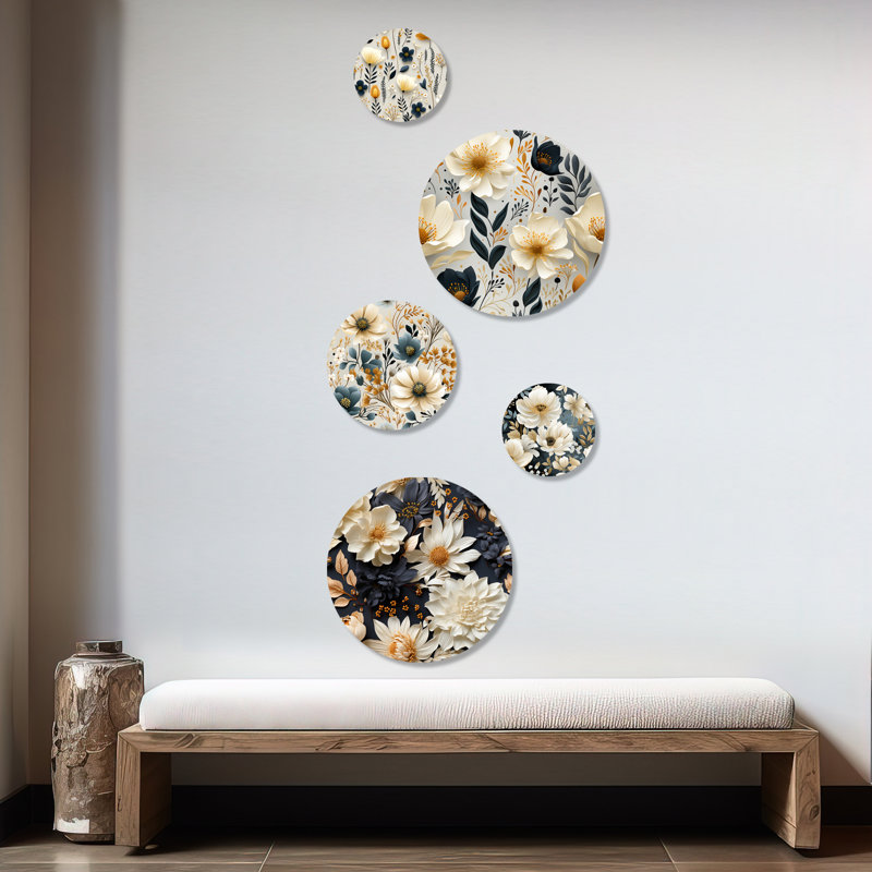 «White Dahlia Cottage Collage» - ensemble d'art mural floral rond blanc sur 5