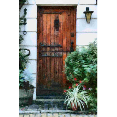 Porte en bois peint et verdure