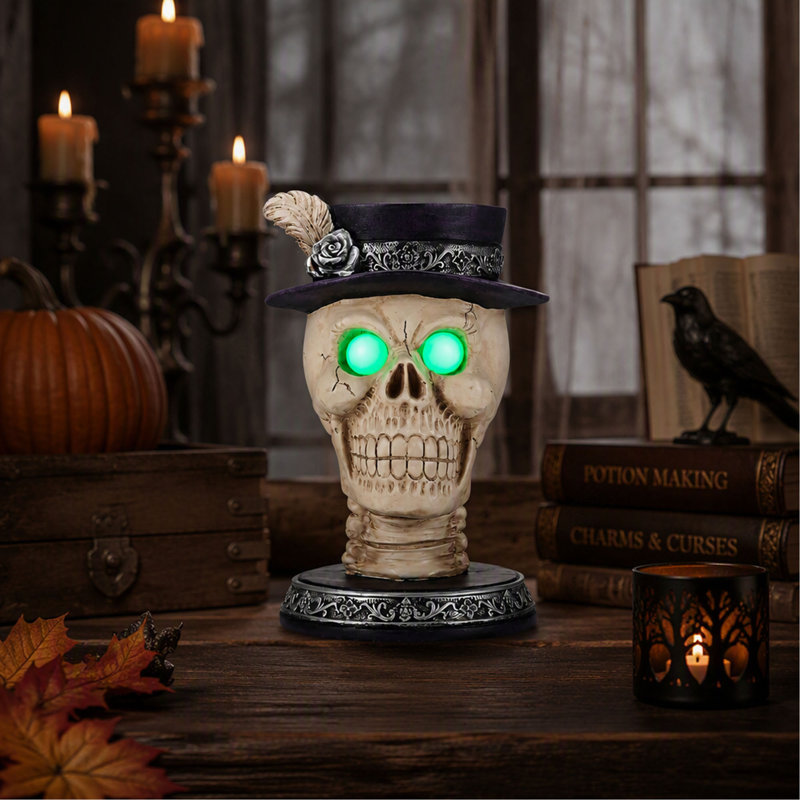 Bougeoir en forme de crâne aux yeux verts lumineux et au chapeau haut-de-forme à plumes, statue de tête de squelette gothique pour décoration de table d'Halloween