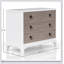 Élégante commode blanche avec tiroirs spacieux et façades en canne, parfaite pour le rangement organisé et l'esthétique
