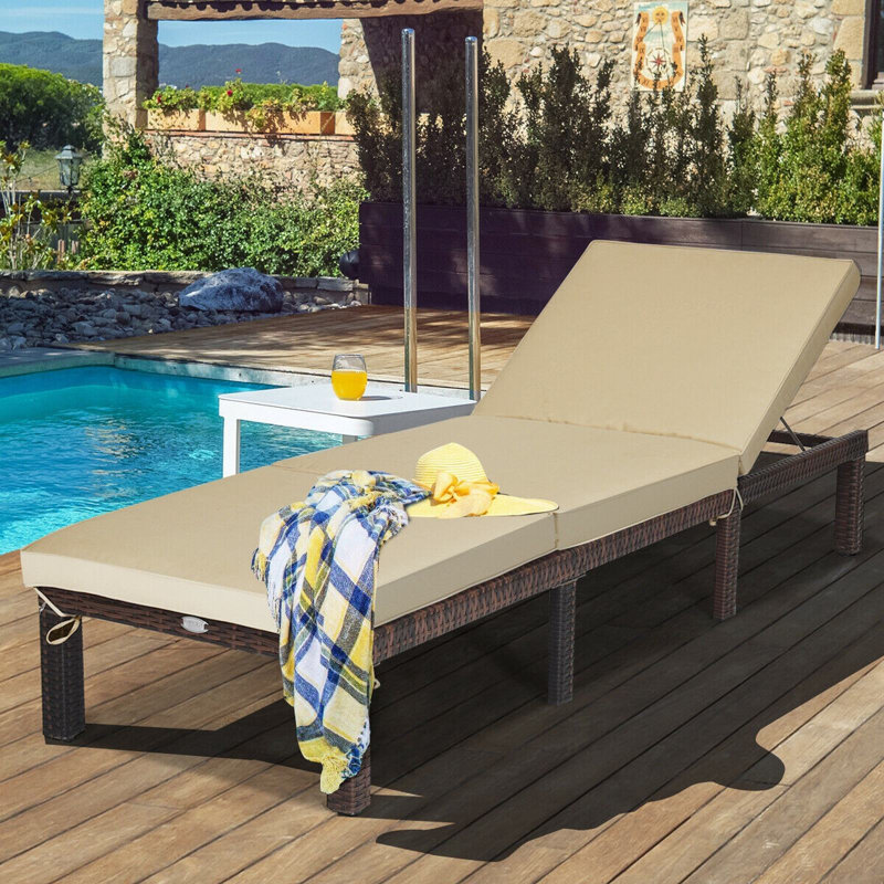 Chaise longue rembourrée réglable en rotin Dizzie, Marron