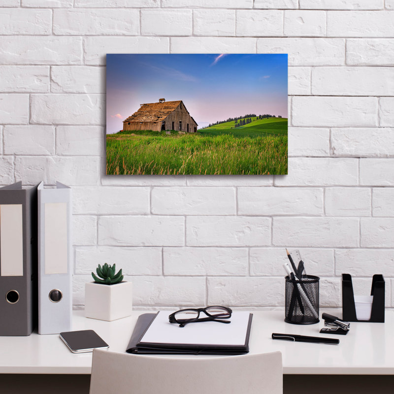«Evening At The Old Barn» par Rick Berk, art mural sur toile, H 12 po x l 18 po x P 0,75 po