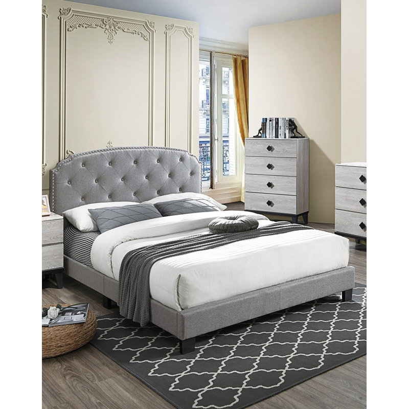 Grand lit 1pc avec tête de lit capitonnée cloutée, Grand lit, Gris clair