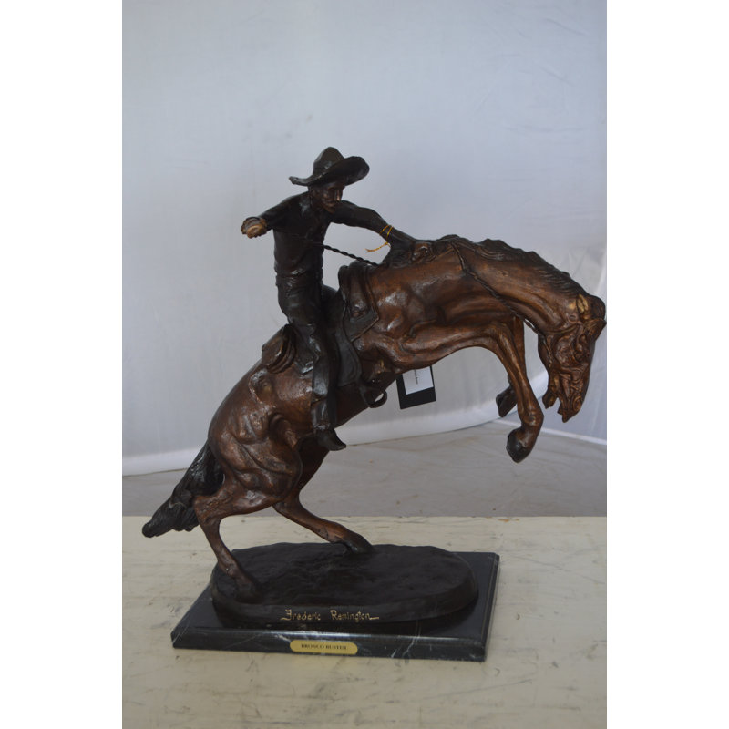 Sculpture Bronco Buster par Remington, sculpture emblématique de Miltona, L 9 po x l 24 po x H 21 po