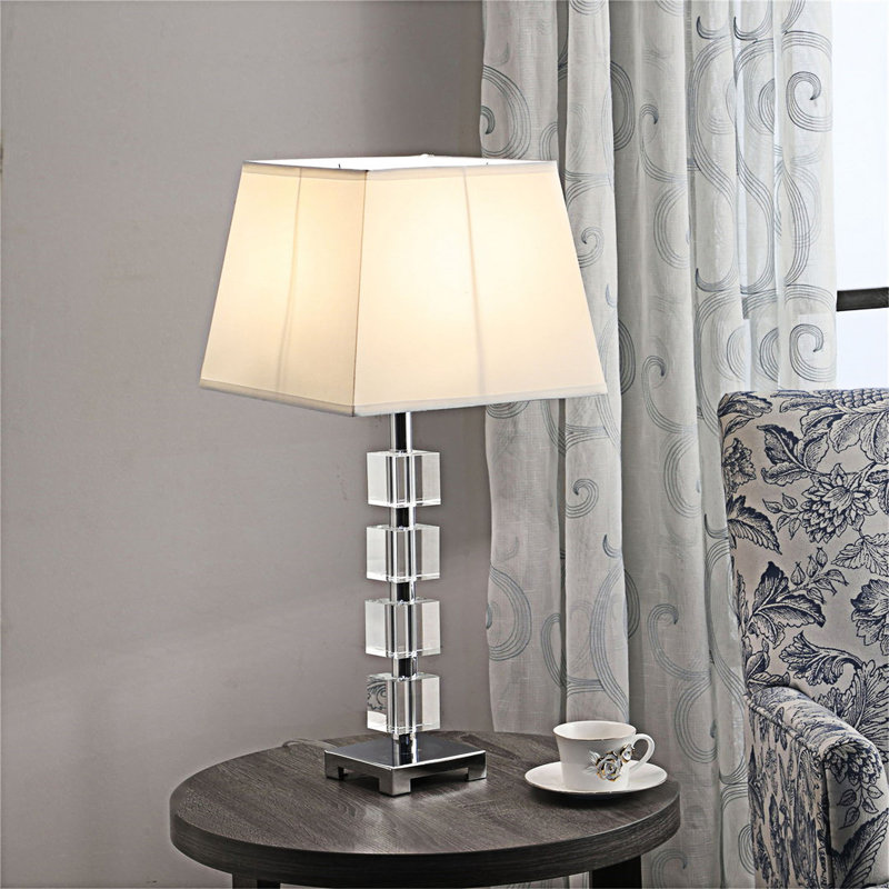 Luxueuse lampe de table en cristal et chrome avec abat-jour blanc doux