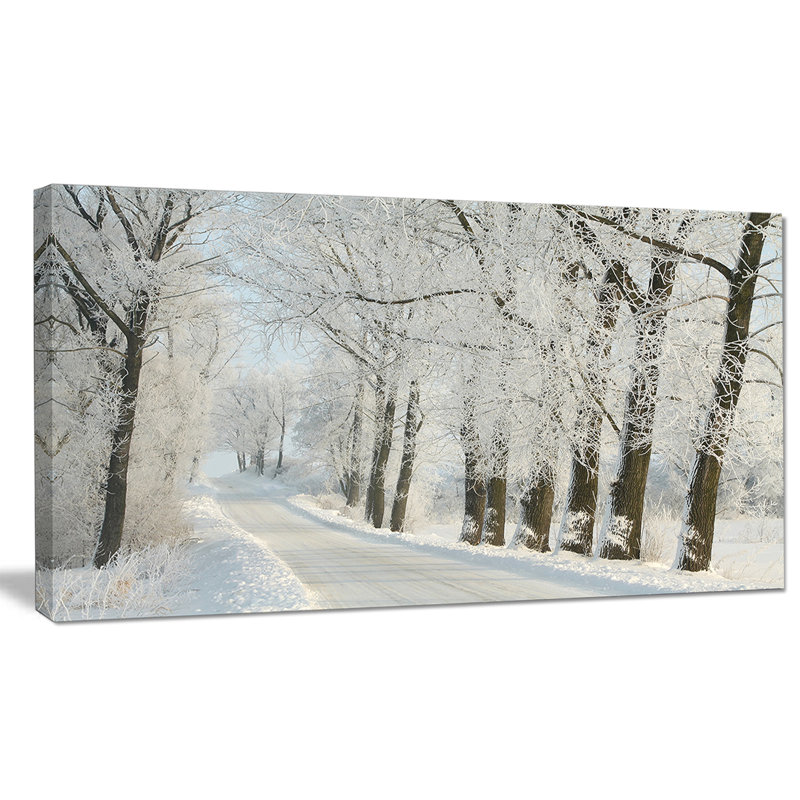 Winter Winter Road parmi les arbres givrés, impression sur toile tendue, H 16 po x l 32 po x P 1 po