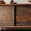 Table d'appoint en bois massif.