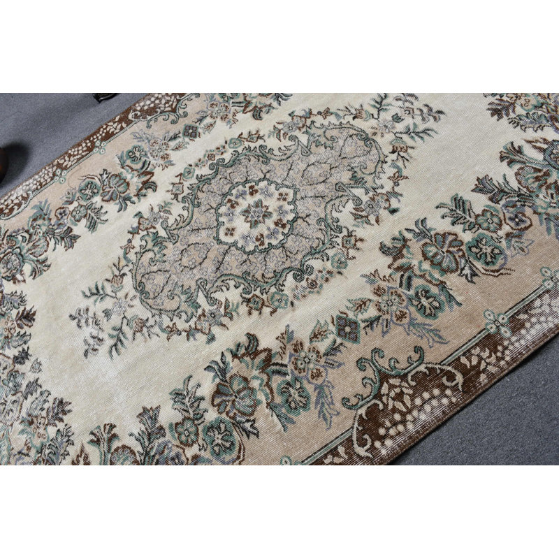 Tapis turc beige rétro fait à la main: décoration artisanale pour un salon confortable et élégant brun / beige