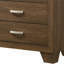 Commode à finition chêne Miquell avec design contemporain et rangement spacieux