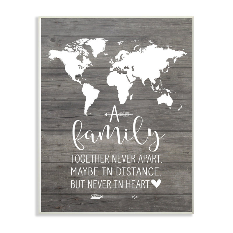 «Family Together in Heart» par Lettred and Lined - impression d'art textuel, H 19 po x l 13 po x P 0,5 po, Bois