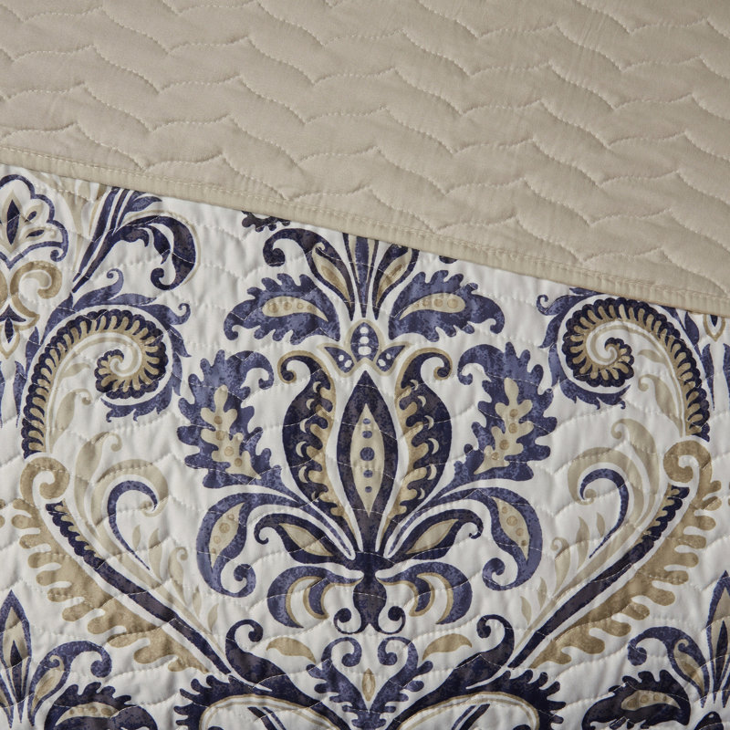 Courtepointe réversible avec coussins, double marine / brun clair / grand. Courtepointe à motif cachemire 100% microfibre. Revers beige. 1 2 taies décoratives, 3 coussins décoratifs. Lavable à la machine et nettoyage des taches bleu marine / brun clair