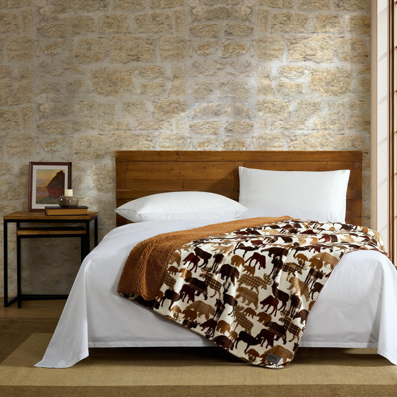 Jeté réversible imprimé Eddie Bauer, Animal Plaids Brown