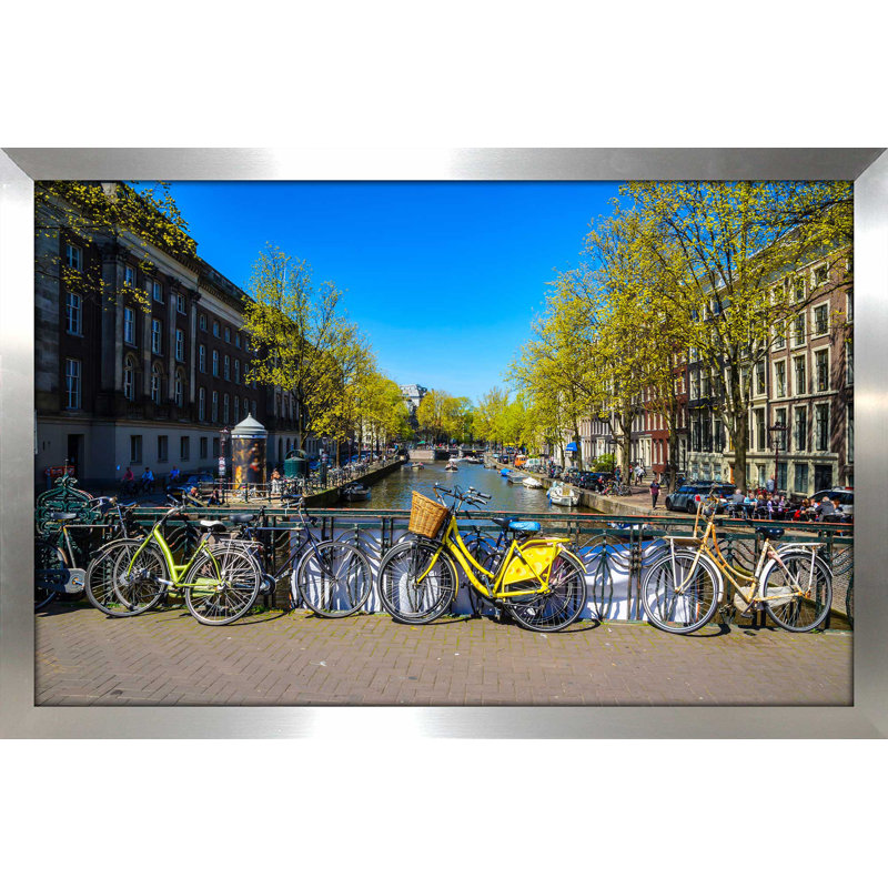 «Amsterdam Bicycle II», reproduction de photo encadrée, H 21,5 po x l 27,5 po x P 0,75 po, Encadrement argenté