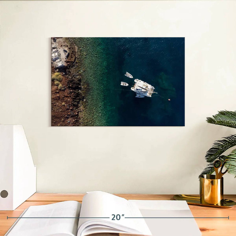 Mehar Catamaran In Fira, H 8 po x l 12 po