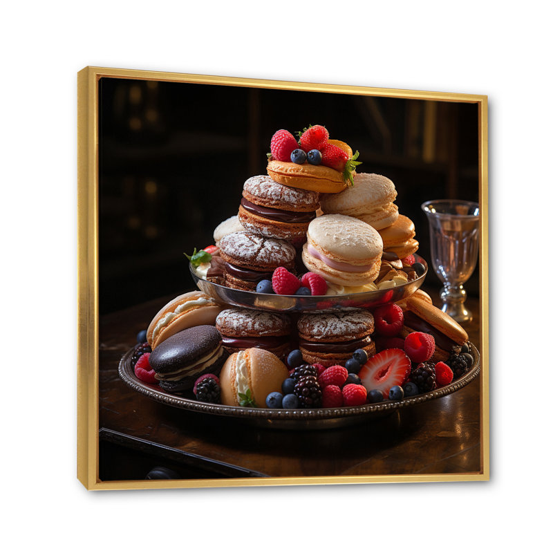 Sweet Pastries IV sur impression sur toile, Cadre flottant doré, H 24 po x l 24 po x P 1 po