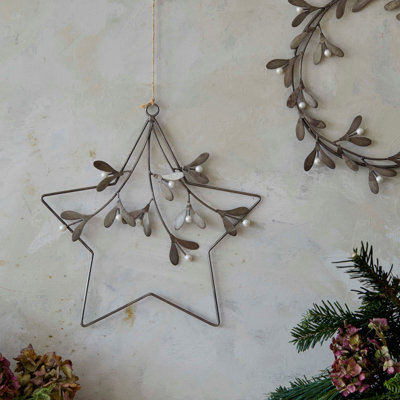 Star Mistletoe Wreath