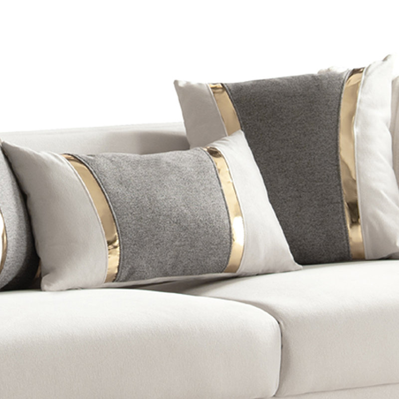 Ensemble de meubles de salon Aurelia Modern Glam avec garniture en acier inoxydable doré, sièges à ressorts ensachés et coussins décoratifs assortis