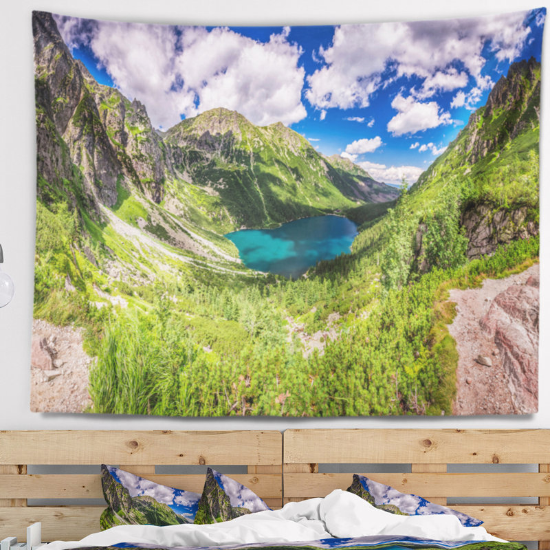Montagnes tatras vertes et la tapisserie du lac Landscape, H 32 po x l 39 po