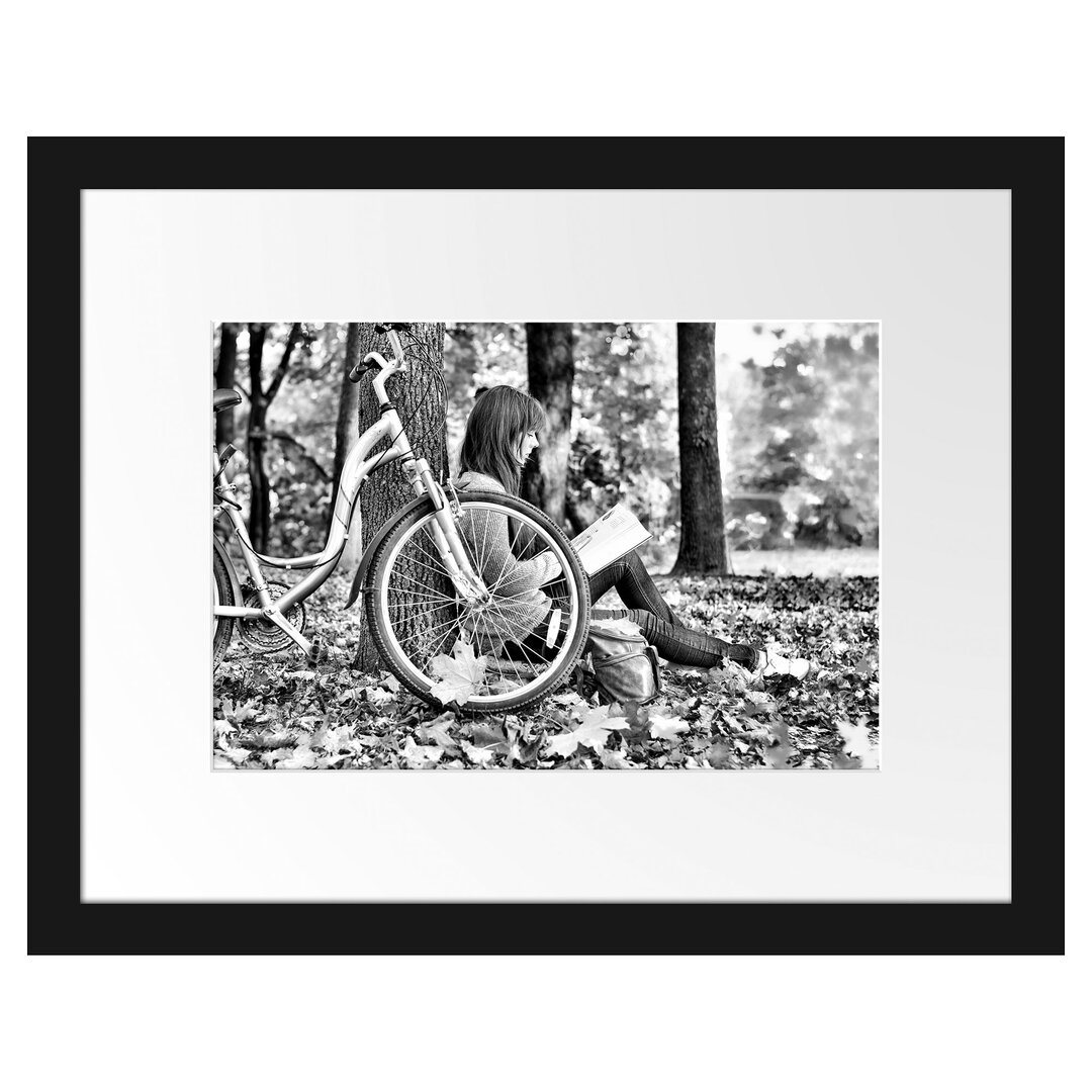 Gerahmtes Poster Teenager Girl with Bike