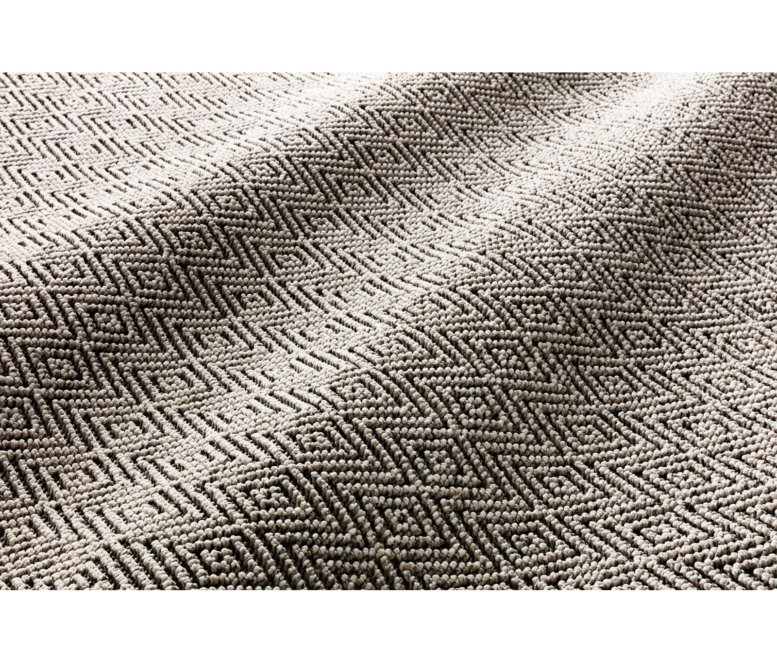 Gray White Geometric Outdoor Rug, Rectangle 7'10" x 10'1"