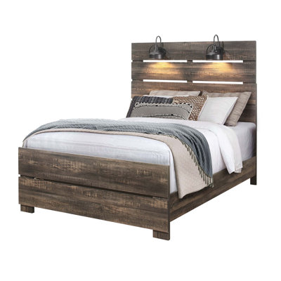 Grand lit délicieusement conçu avec un design distinctif, offrant confort et style pour une chambre à coucher relaxante.