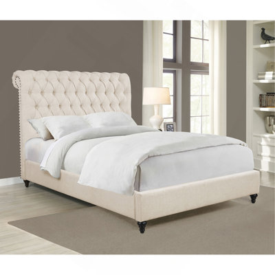 Très grand lit tapissier Clemence Beige