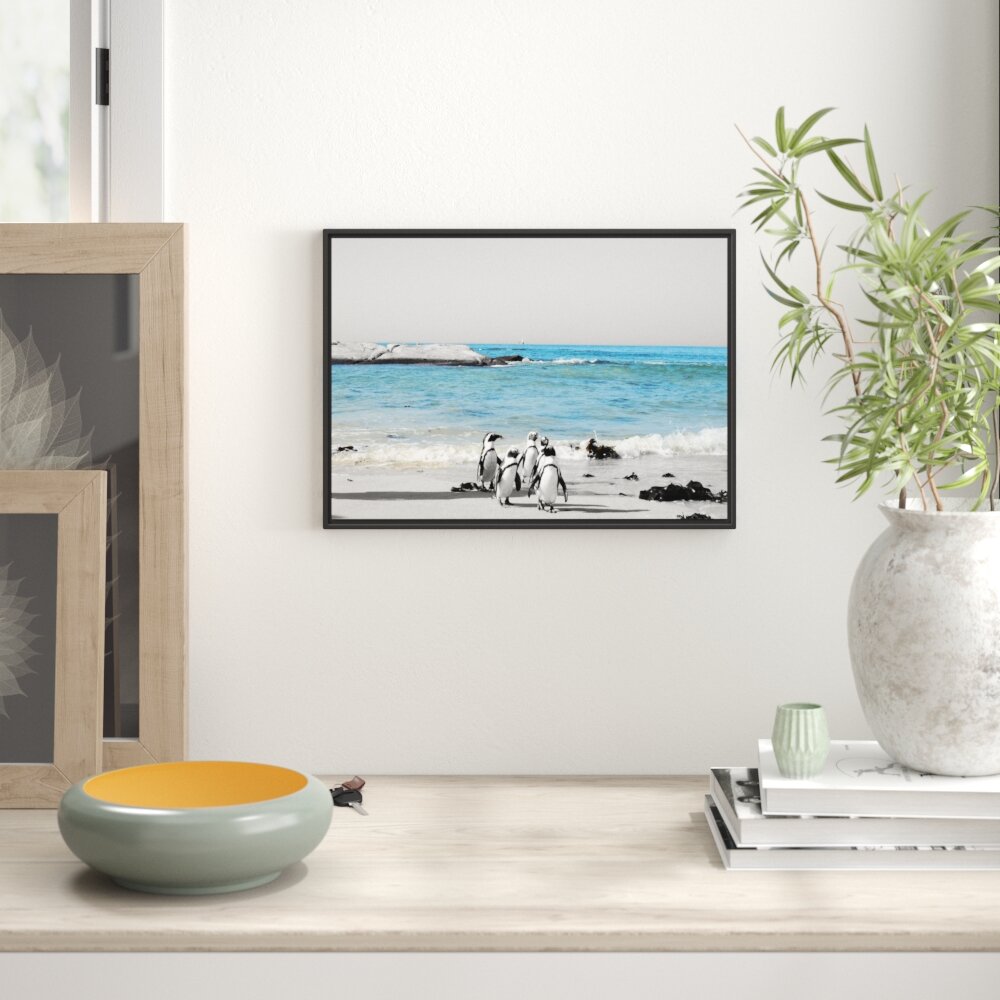 Gerahmtes Wandbild lustige Pinguine am Strand