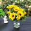 Agencement de fleurs en soie dans un vase