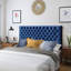 Tête de lit pour grand lit en velours bleu marine, aspect contemporain, revêtement en losange à boutons, tête de lit en velours réglable et charmante, ajustable pour le lit, coutures, attrait moderne pour la chambre à coucher-485496652