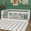 Structure de lit double Montessori avec clôture, conception sans lattes pour le jeu créatif, espace de bricolage, barrière de sécurité en bois massif-684423555
