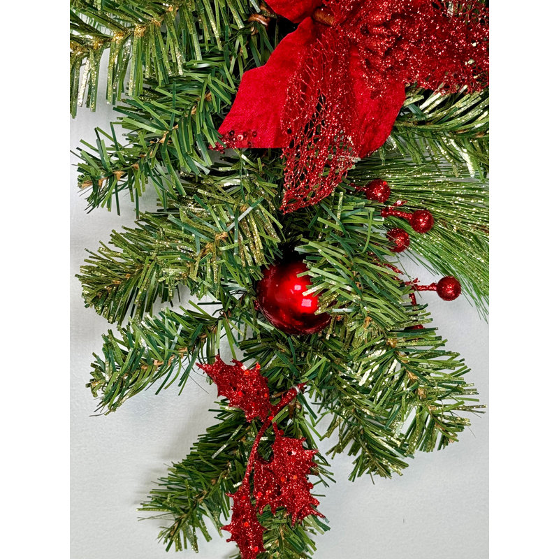 Poinsettias et ornements en forme de pin rouge mélangé 30 po