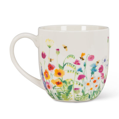 Tasse d'abeilles dans le jardin