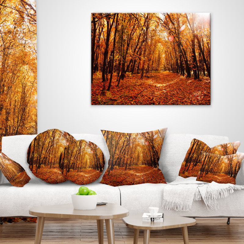 Housse et insert de coussin rectangulaire Falling Leaves in Forest Landscape