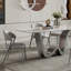 Table et chaise de salle à manger à la mode-111454619-111454620