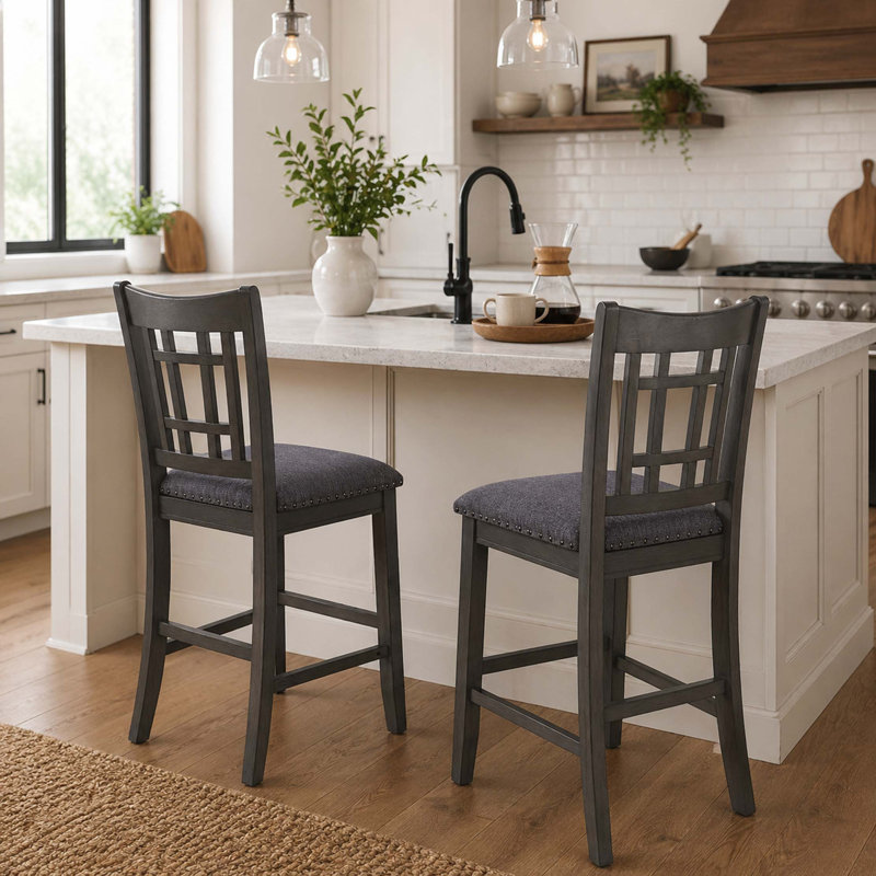Chaises de salle à manger à hauteur de comptoir avec revêtement rembourré et détails cloutés