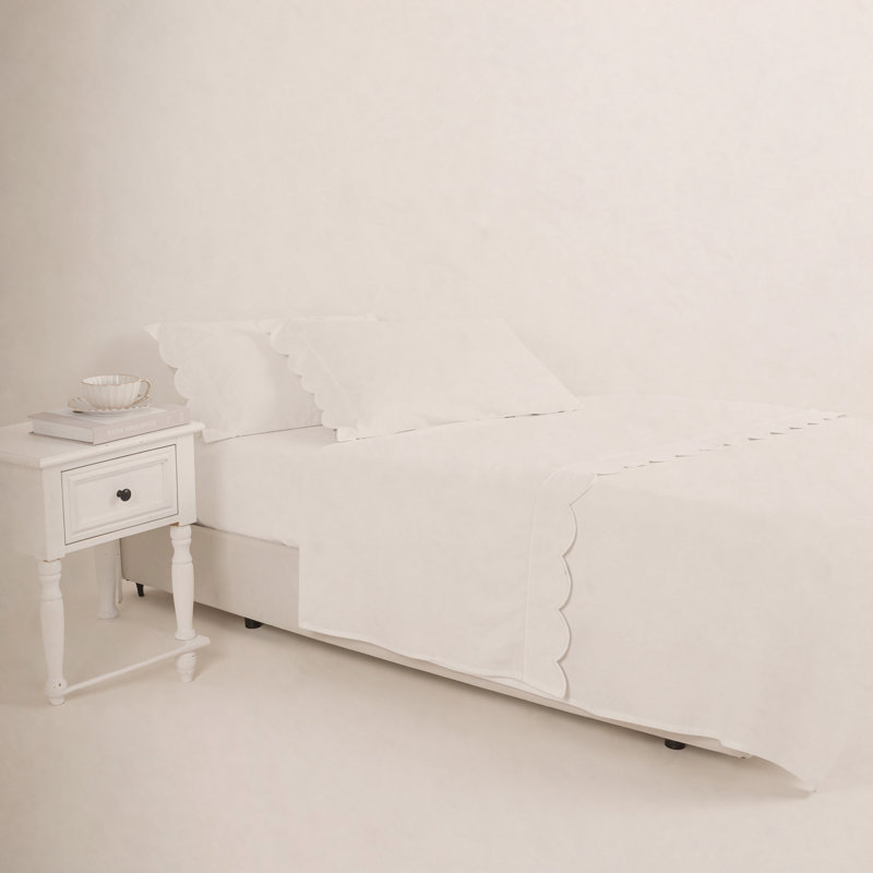 Scallop Frame Percale Sheet Set, Queen Sheet Set with 2 Pillowcases, White