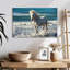 Brampt Camargue qui court sur la plage-107679770