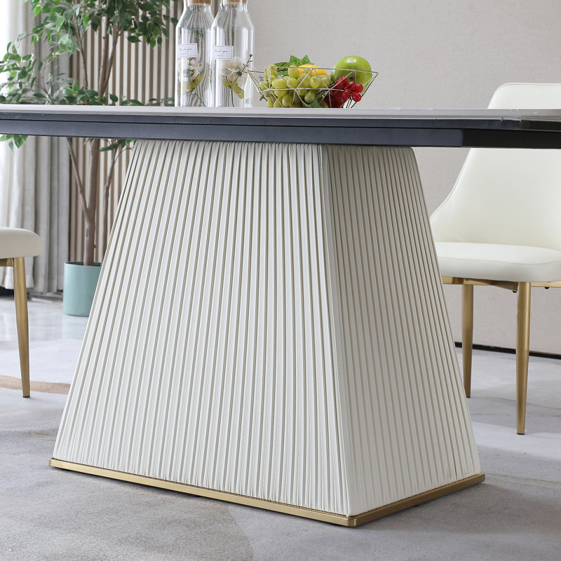 Table de salle à manger en pierre de 71 pouces de couleur blanche Carrara avec base à piédestal rayé